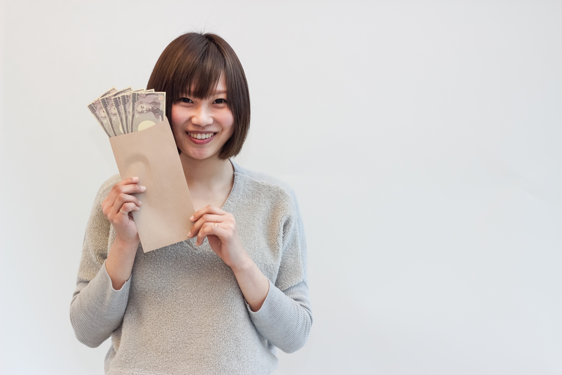 専従者給与の勘定科目を使用する際の注意点や仕訳例