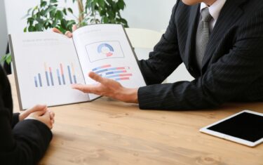 銀行系ファクタリングとは？メリットや業務・サービス内容について