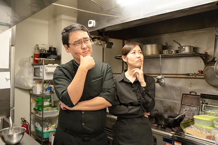 考える飲食業を営む夫婦