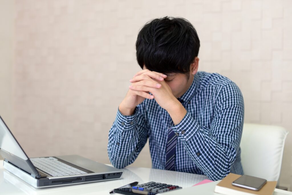 落胆する男性